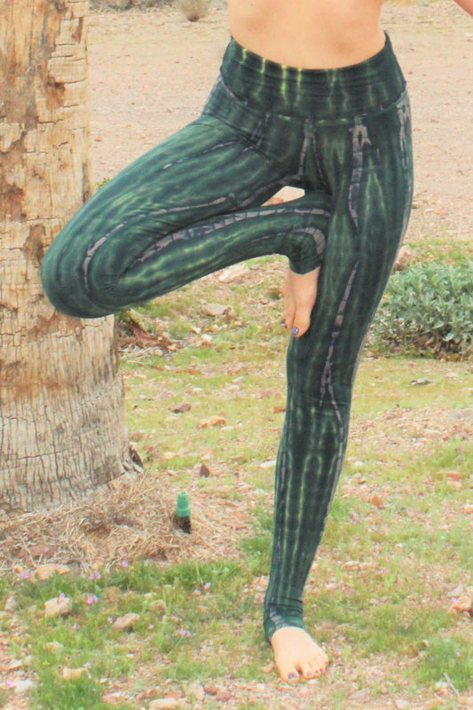 Fold top yoga pants in gorgeous earthy green tones with beige highlights made of organic cotton.